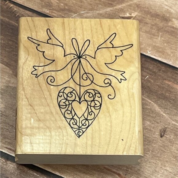 2005 STAMPENDOUS! V080 DOVE CHARM WOOD MOUNTED RUBBER STAMP PEACE LOVE - Picture 1 of 4